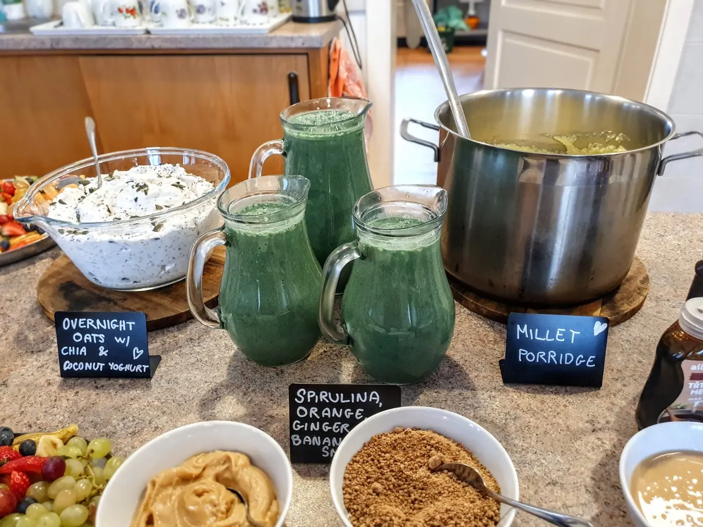 Vegan smoothies, porridge and breakfast accompaniments at Živá Voda